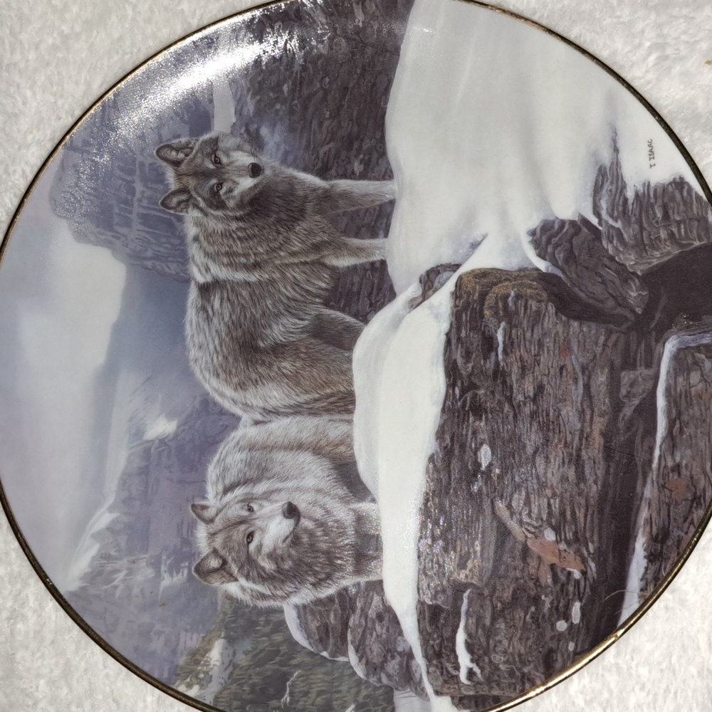 Vintage 1976 Wolf 8" Plate Bradford Exchange Winter Guardians Series COLLECTIBLE